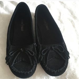 Minnetonka Moccasins- Black